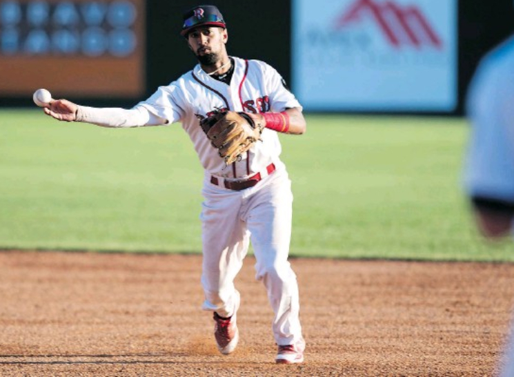 Adam De La Cruz is returning to the Red Sox for the 2019 season.